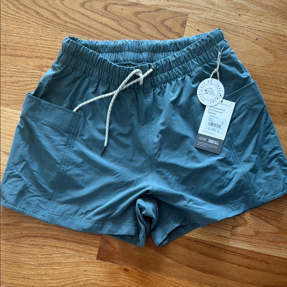 NWT vuori isla baggie shorts size xs